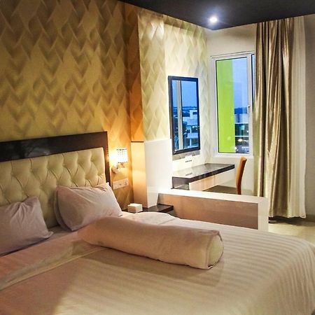 Kaliban Hotel Batam Buitenkant foto