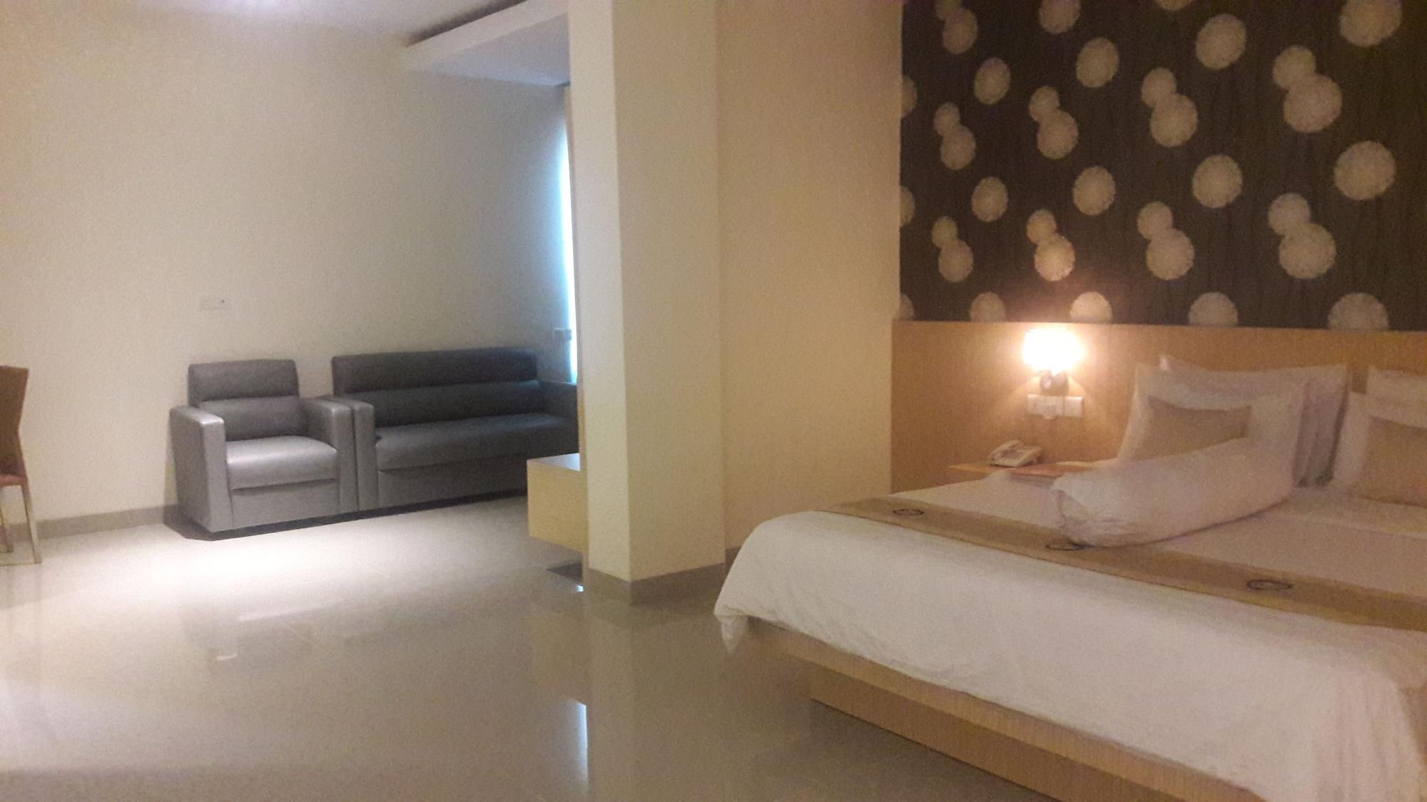 Kaliban Hotel Batam Buitenkant foto