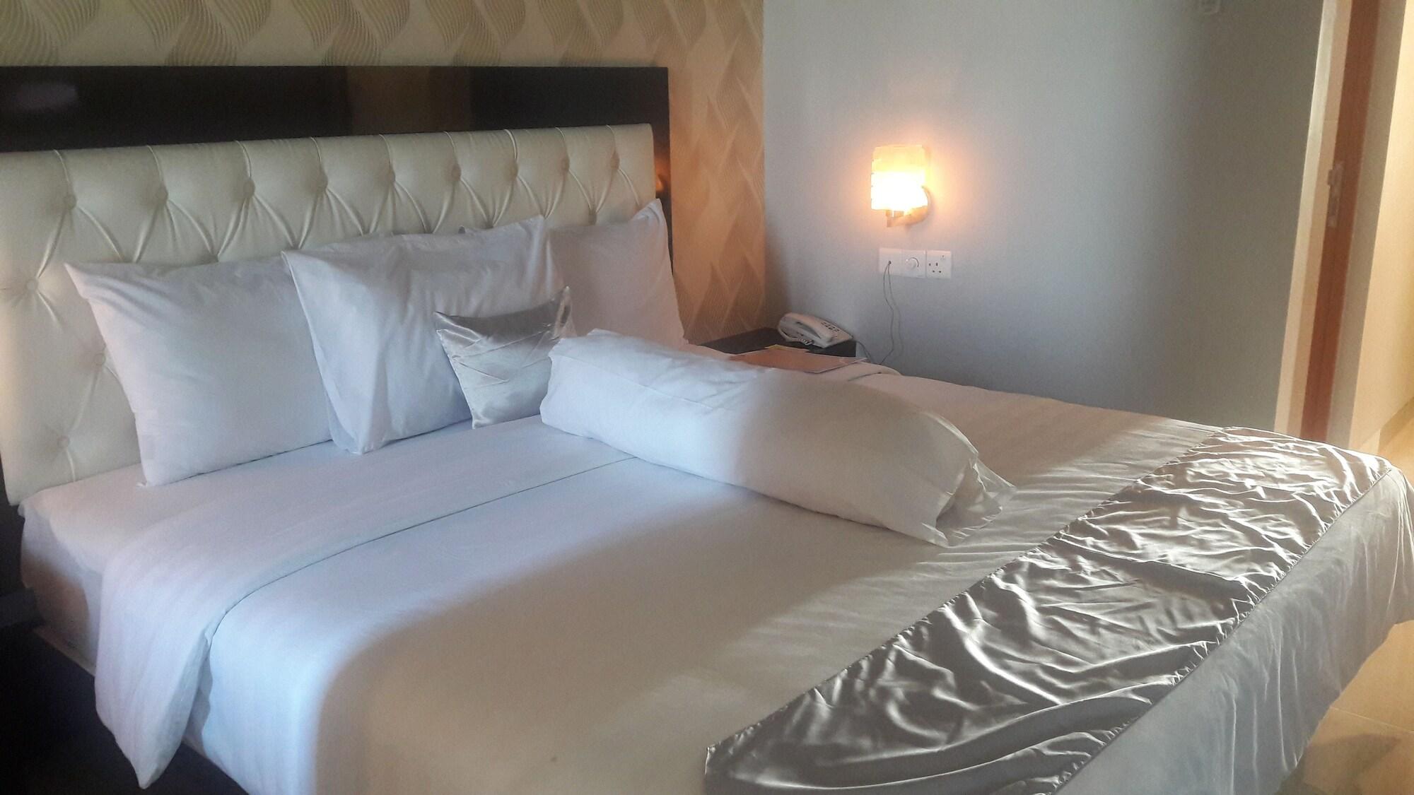 Kaliban Hotel Batam Buitenkant foto